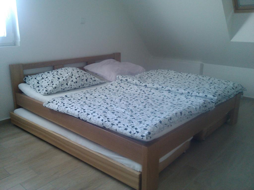 Vinny Sklep Kovarna Rohatec Kamer foto
